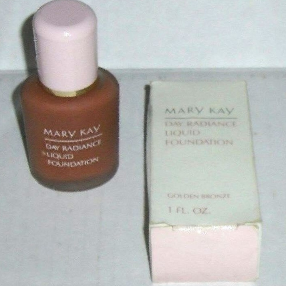 Day Radiance Golden Bronze Liquid Foundation